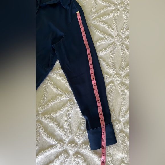 Susan Graver Silky Soft Stretch Peachskin Blue Button Front Big Shirt Large - Picture 10 of 12